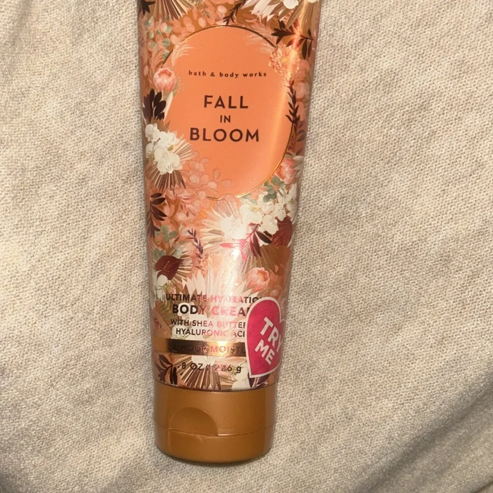 ** FREE~~Bath & Body Works Fall in Bloom Body Lotion - Orange Floral